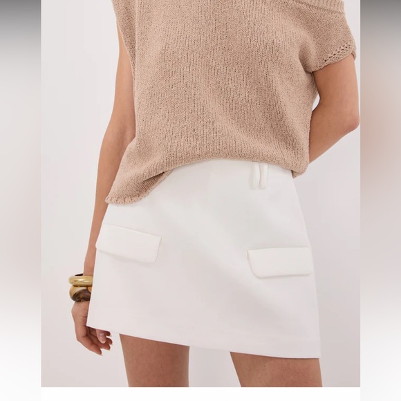 DISSH Dresses & Skirts - DISSH Elegant White Skort